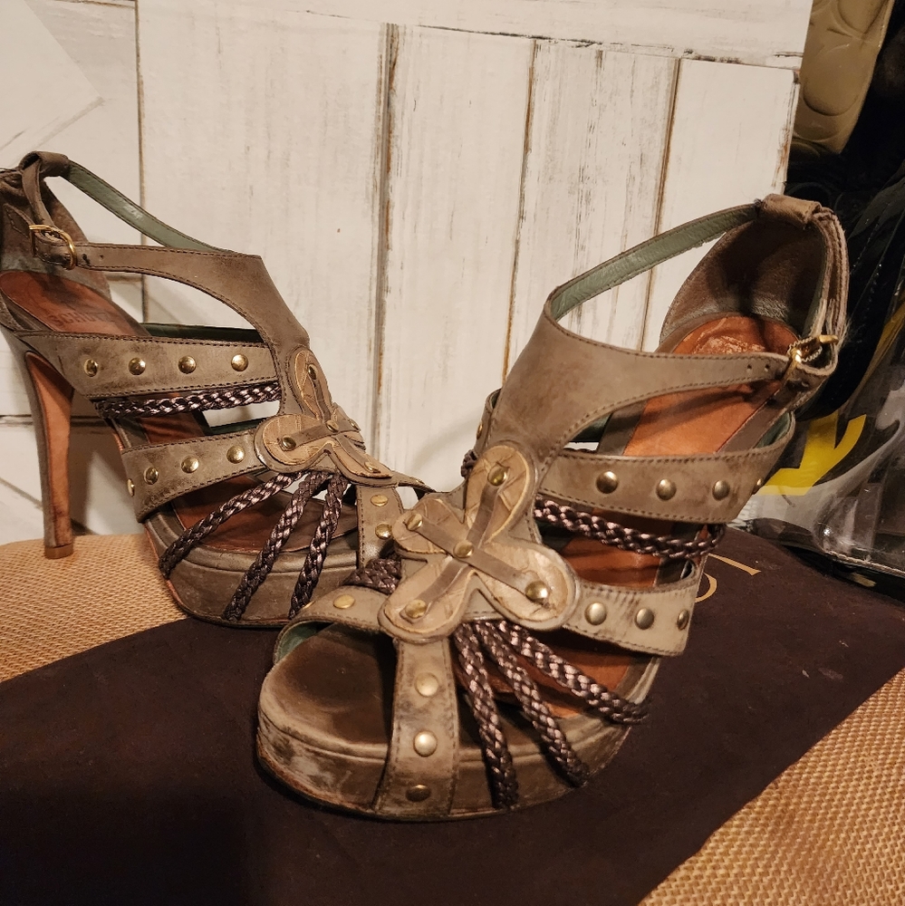 Schultz Heels - image 2